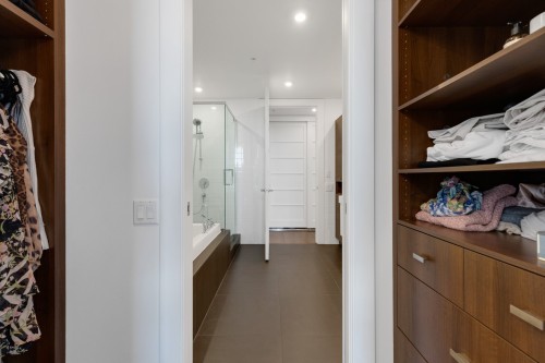 Closet - 404-2200 Rue Harriet-Quimby, Montréal (Saint-Laurent), QC - Indoor