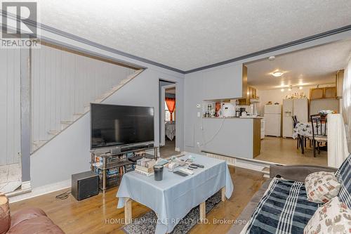 107 Dover Road, Welland, ON - Indoor Photo Showing Living Room