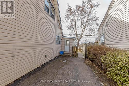 107 Dover Road, Welland, ON - Outdoor With Exterior