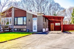 17 Avis Crescent  Toronto, ON M4B 1B8