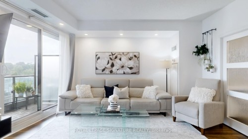 510-60 Berwick Avenue, Toronto, ON - Indoor Photo Showing Living Room