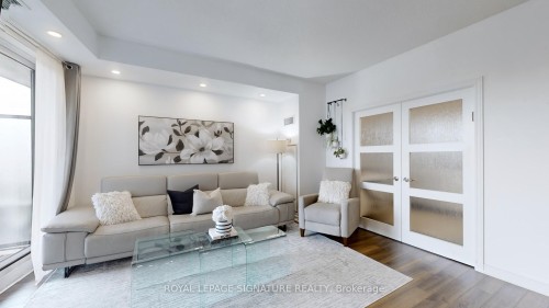 510-60 Berwick Avenue, Toronto, ON - Indoor Photo Showing Living Room