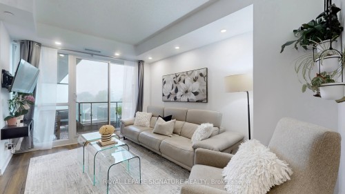 510-60 Berwick Avenue, Toronto, ON - Indoor Photo Showing Living Room