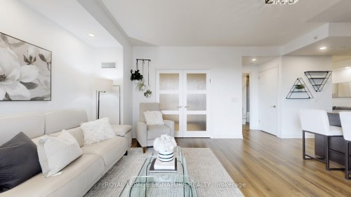 510-60 Berwick Avenue, Toronto, ON - Indoor Photo Showing Living Room