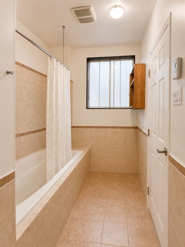 Bathroom - 3183 Rue Holt, Montréal (Rosemont/La Petite-Patrie), QC - Indoor Photo Showing Bathroom