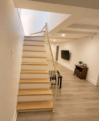 Staircase - 3183 Rue Holt, Montréal (Rosemont/La Petite-Patrie), QC - Indoor Photo Showing Other Room