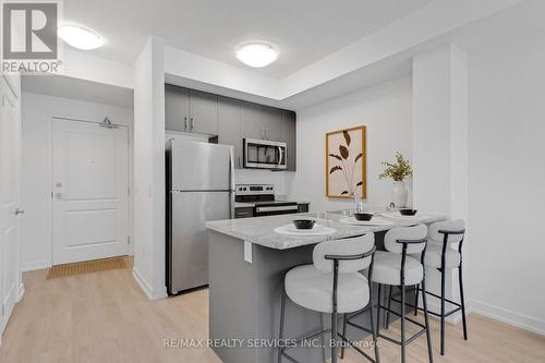 136 - 5055 Greenlane Road, Lincoln, ON - Indoor Photo Showing Living Room