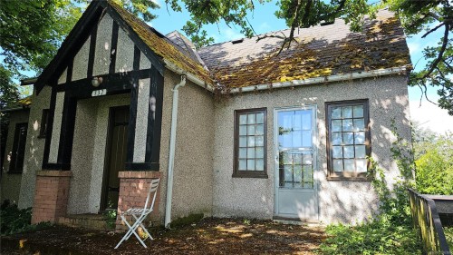 832 Lampson St, Esquimalt, BC 