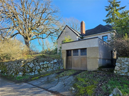 832 Lampson St, Esquimalt, BC 