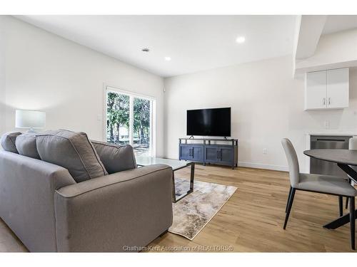 54 Magnolia Lane, Chatham, ON 