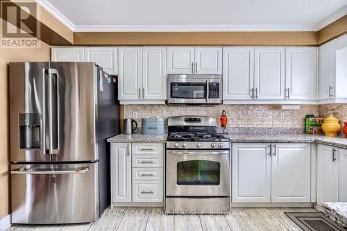 5846 Tenth Line W, Mississauga, ON - Indoor Photo Showing Kitchen With Upgraded Kitchen