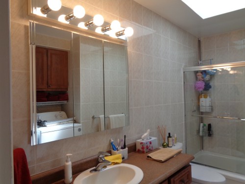 Bathroom - 8874 Boul. Provencher, Montréal (Saint-Léonard), QC - Indoor Photo Showing Bathroom