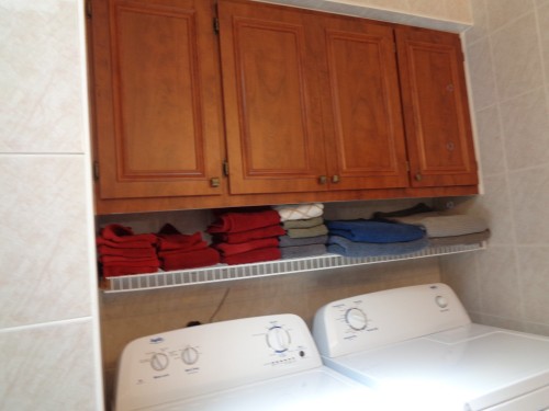 Bathroom - 8874 Boul. Provencher, Montréal (Saint-Léonard), QC - Indoor Photo Showing Laundry Room