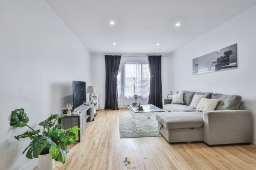 Living Room - 11829A Rue Joseph-Casavant, Montréal (Ahuntsic-Cartierville), QC - Indoor Photo Showing Living Room