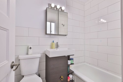 Bathroom - 11829A Rue Joseph-Casavant, Montréal (Ahuntsic-Cartierville), QC - Indoor Photo Showing Bathroom