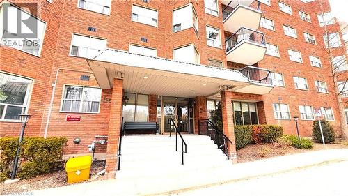 300 KEATS Way Unit# 207  Waterloo, ON N2L 6E6