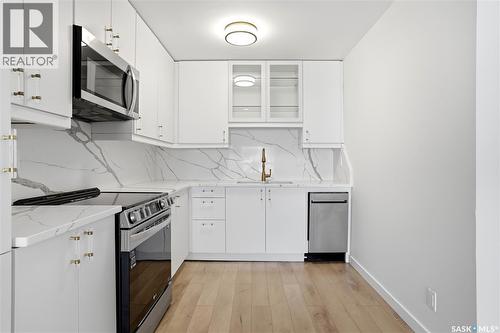 6501 Rochdale Boulevard, Regina, SK - Indoor Photo Showing Kitchen With Upgraded Kitchen