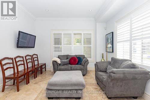 220 Weldrick Road W, Richmond Hill, ON - Indoor Photo Showing Living Room