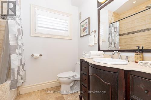 220 Weldrick Road W, Richmond Hill, ON - Indoor Photo Showing Bathroom