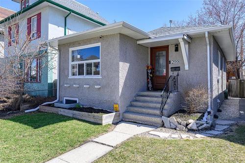 299 Lipton Street  Winnipeg, MB R3G 2H2