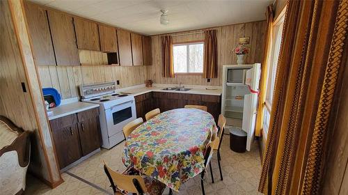 30 Cole Blvd, Glen Bay, MB 