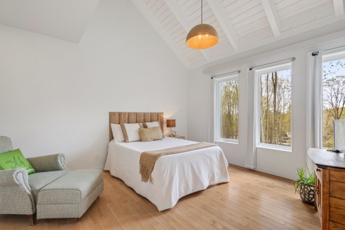 Master Bedroom - 2648 Rue De Champlain, Dunham, QC - Indoor Photo Showing Bedroom