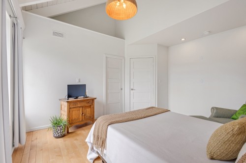 Master Bedroom - 2648 Rue De Champlain, Dunham, QC - Indoor Photo Showing Bedroom