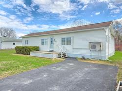 225 Parc  Beresford, NB E8K 1V9