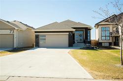 77 Kestrel WAY  Winnipeg, MB R3R 3Y7