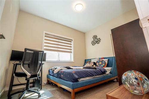 77 Kestrel Way, Winnipeg, MB 