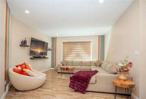 77 Kestrel Way, Winnipeg, MB 