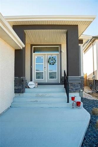 77 Kestrel Way, Winnipeg, MB 