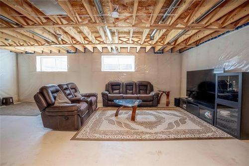 77 Kestrel Way, Winnipeg, MB 