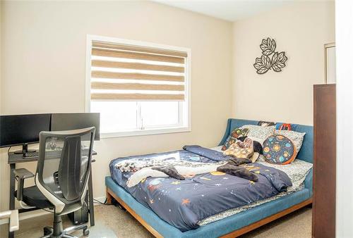 77 Kestrel Way, Winnipeg, MB 