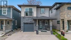 77B BROADWAY St. Catharines (Port Weller), ON L2M 7Y3