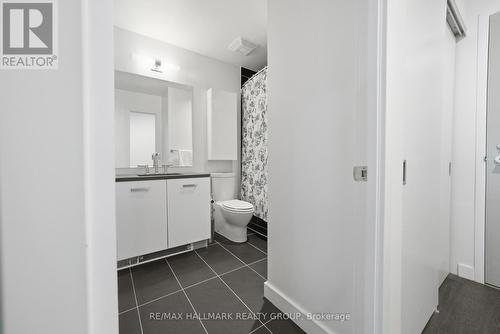 1009 - 224 Lyon Street N, Ottawa, ON - Indoor Photo Showing Bathroom