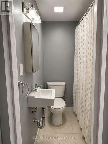 upper unit washroom - 23 Barnes Street, St. Thomas, ON - Indoor Photo Showing Bathroom