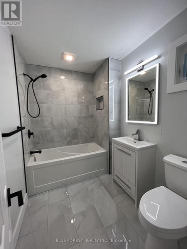 back unit bathroom - 23 Barnes Street, St. Thomas, ON - Indoor Photo Showing Bathroom