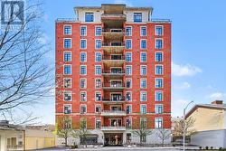 301 - 330 LORETTA AVENUE S  Ottawa, ON K1S 4E8