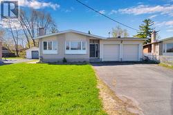 876 BALSAM DRIVE Ottawa, ON K1E 1B5