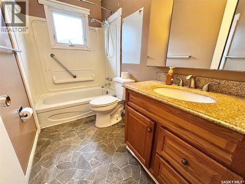 3805 Diefenbaker Drive, Saskatoon, SK - Indoor Photo Showing Bathroom