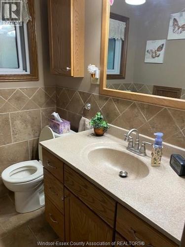 3331 Glenwood Avenue, Windsor, ON - Indoor Photo Showing Bathroom