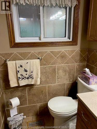3331 Glenwood Avenue, Windsor, ON - Indoor Photo Showing Bathroom