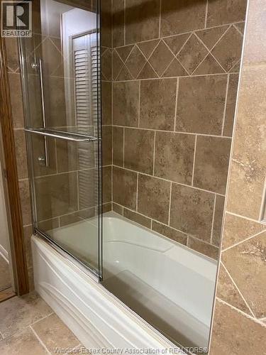 3331 Glenwood Avenue, Windsor, ON - Indoor Photo Showing Bathroom