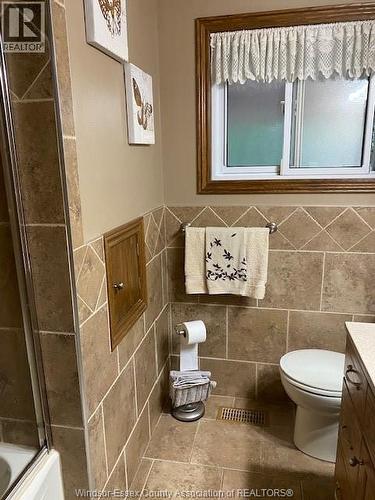 3331 Glenwood Avenue, Windsor, ON - Indoor Photo Showing Bathroom