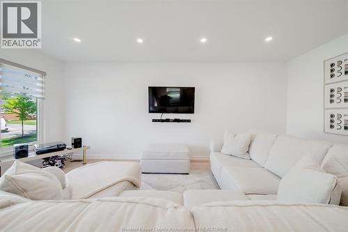 3094 Bruce, Windsor, ON - Indoor Photo Showing Living Room