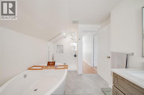 3094 Bruce, Windsor, ON - Indoor Photo Showing Bathroom