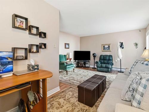 16 Theakston Avenue, Halifax, NS 