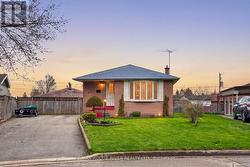 812 BEM AVENUE Pickering, ON L1W 1X1