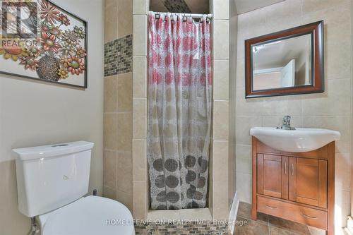 255 Cedar Avenue, Richmond Hill, ON - Indoor Photo Showing Bathroom